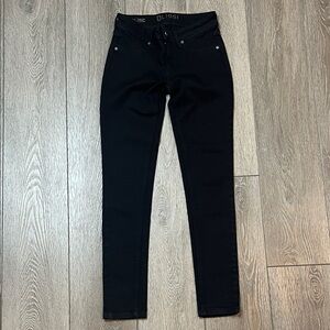 DL1961 Jet Black women skinny Denim Pants 4 way comfort 360